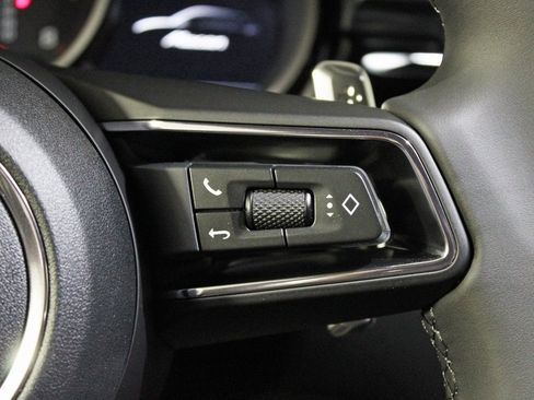 Certified 2026 Porsche Macan AWD/4WD image 23