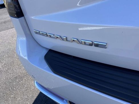 Used 2023 Cadillac Escalade Premium Luxury image 11