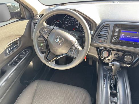 Used 2017 Honda HR-V LX image 9