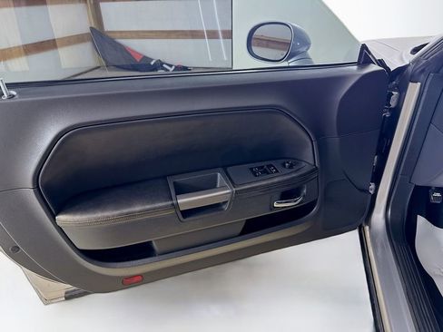 Used 2014 Dodge Challenger SXT RWD image 11