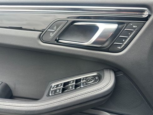 Certified 2026 Porsche Macan AWD/4WD image 12