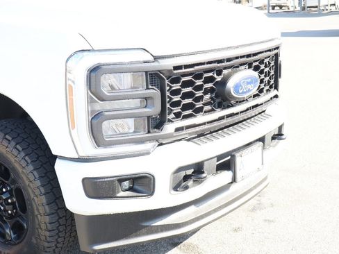 Used 2024 Ford F250 XL w/ STX Appearance Package AWD/4WD image 9
