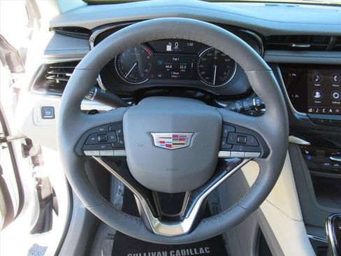 Used 2023 Cadillac XT6 Premium Luxury image 13