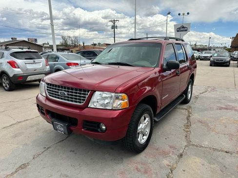 Used 2005 Ford Explorer XLT image 3