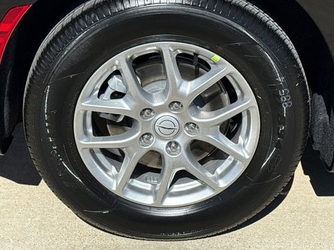 New 2026 Chrysler Pacifica Select image 9