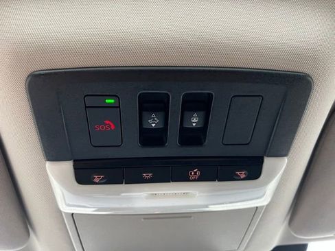 Used 2024 Nissan Pathfinder Platinum image 33