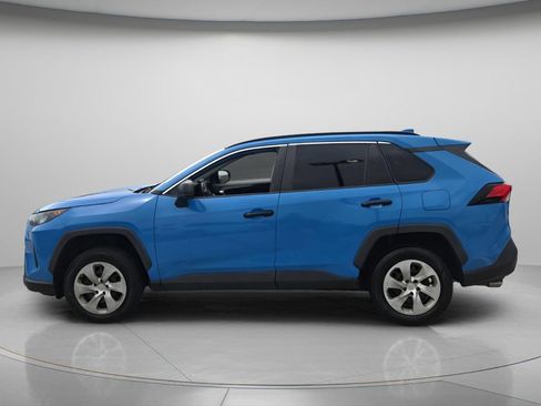 Used 2019 Toyota RAV4 LE FWD image 4