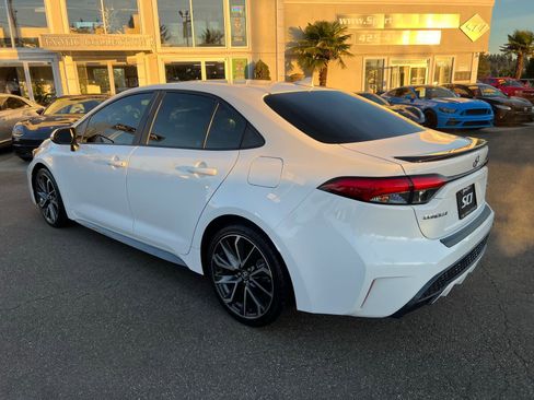 Used 2020 Toyota Corolla XSE image 3