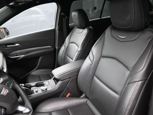 Used 2024 Cadillac XT4 Premium Luxury image 33