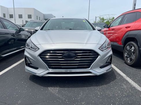 Used 2018 Hyundai Sonata SE FWD image 2