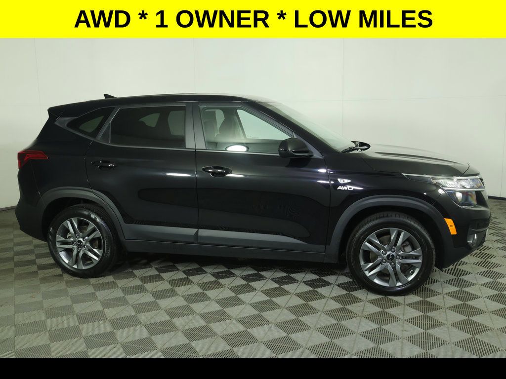 Used 2023 Kia Seltos LX AWD/4WD image 2