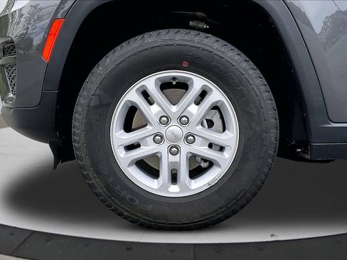 Used 2023 Jeep Grand Cherokee Laredo image 33
