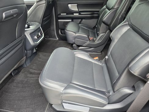 Used 2025 Ford Expedition Platinum AWD/4WD image 32