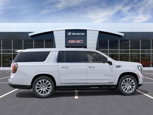 New 2026 GMC Yukon XL Denali w/ Sun & Power Step Package AWD/4WD image 22