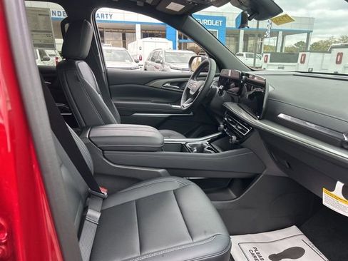 New 2026 Chevrolet Traverse LT w/ Sun and Wheel Package FWD image 34