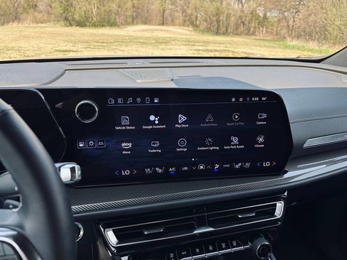 Used 2025 Chevrolet Traverse High Country image 23