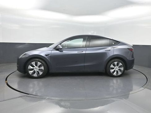 Used 2023 Tesla Model Y Long Range AWD/4WD image 2