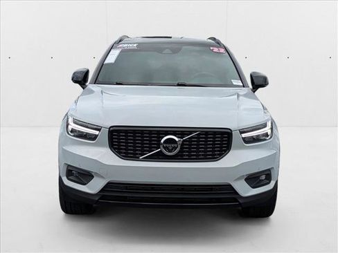 Used 2022 Volvo XC40 T5 R-Design w/ Protection Package Premier image 2