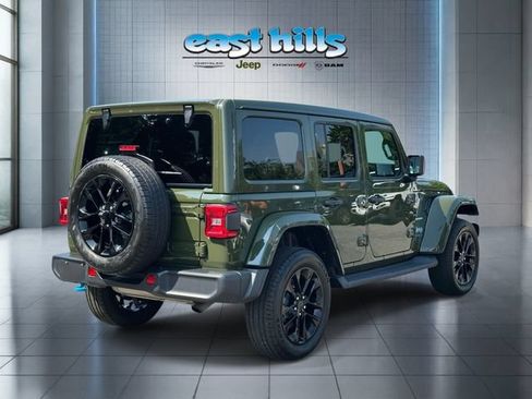 Used 2024 Jeep Wrangler Unlimited Sahara w/ Technology Group AWD/4WD image 2