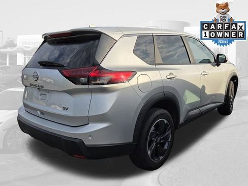 Used 2024 Nissan Rogue SV image 3