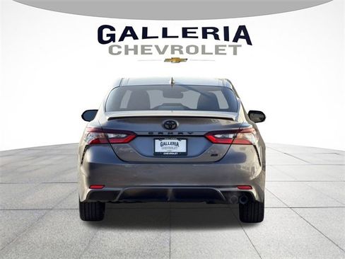 Used 2022 Toyota Camry SE image 6