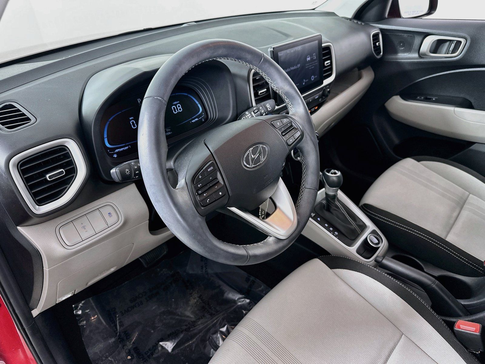 Used 2023 Hyundai Venue SEL FWD image 9