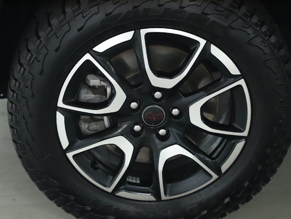 Used 2025 Jeep Compass Trailhawk AWD/4WD image 37