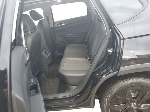 New 2026 Volkswagen Taos SE FWD image 21