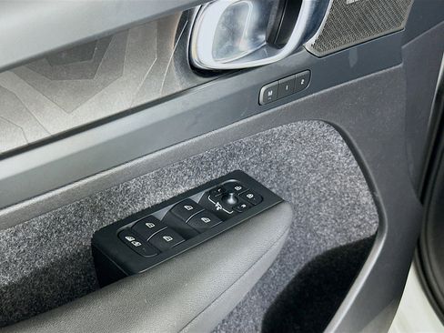 Used 2023 Volvo C40 P8 Recharge Ultimate image 15