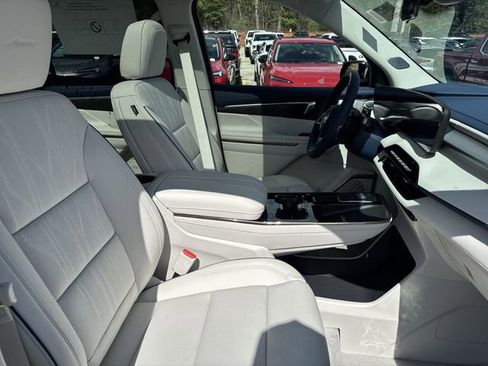 New 2026 Buick Enclave Avenir w/ Super Cruise Package FWD image 26