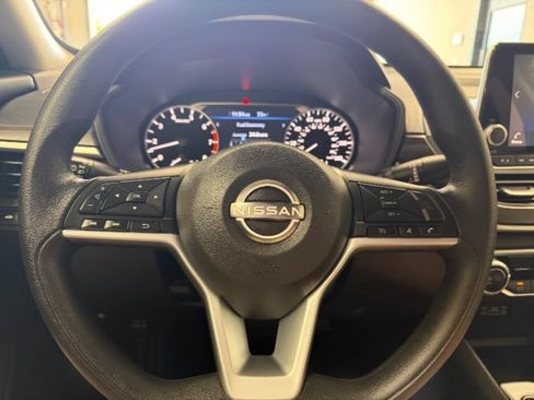 Used 2025 Nissan Altima 2.5 SV FWD image 22