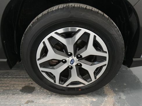 Used 2023 Subaru Forester Premium image 11