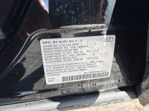 Used 2024 Audi Q4 e-tron Premium Plus image 29