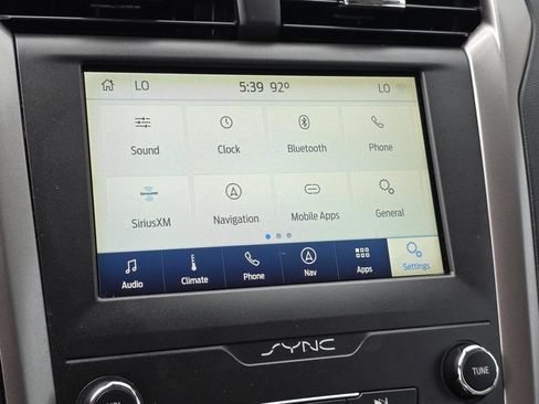 Used 2020 Ford Fusion SE FWD image 16