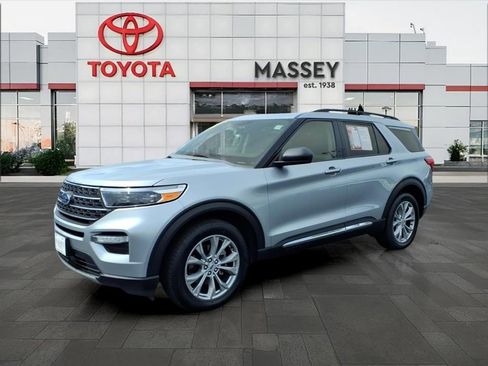 Used 2023 Ford Explorer XLT w/ Equipment Group 202A AWD/4WD image 7