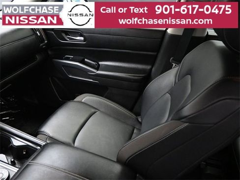 Used 2024 Nissan Pathfinder SL w/ SL Premium Package image 11