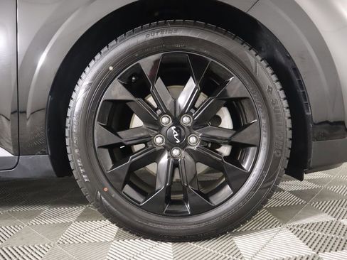 Used 2024 Kia Carnival SX image 31