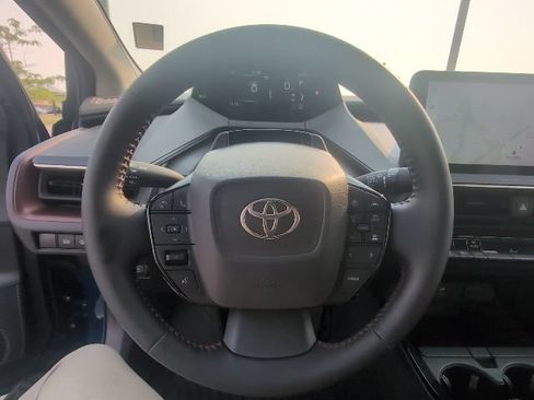Used 2025 Toyota Prius Plug-In Hybrid FWD image 14