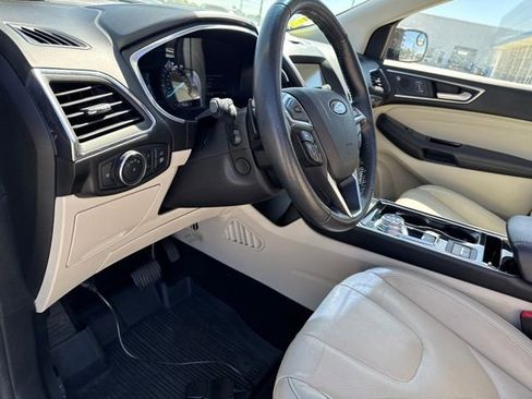 Used 2019 Ford Edge Titanium w/ Equipment Group 301A AWD/4WD image 19