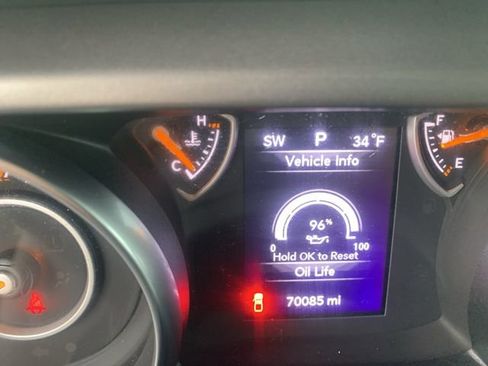 Used 2023 Jeep Gladiator Sport AWD/4WD image 16
