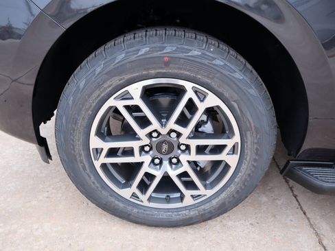 New 2025 Ford Expedition Active image 22