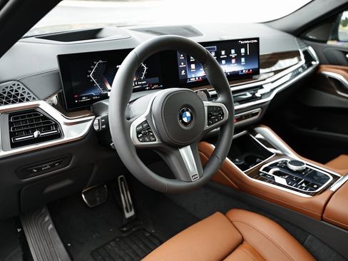 New 2026 BMW X6 xDrive40i w/ Climate Comfort Package image 19