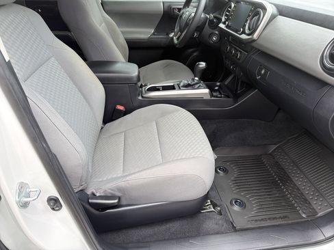 Used 2022 Toyota Tacoma SR5 w/ Technology Package RWD image 14