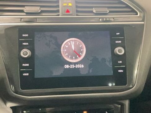 Certified 2024 Volkswagen Tiguan SE w/ Panoramic Sunroof Package AWD/4WD image 17