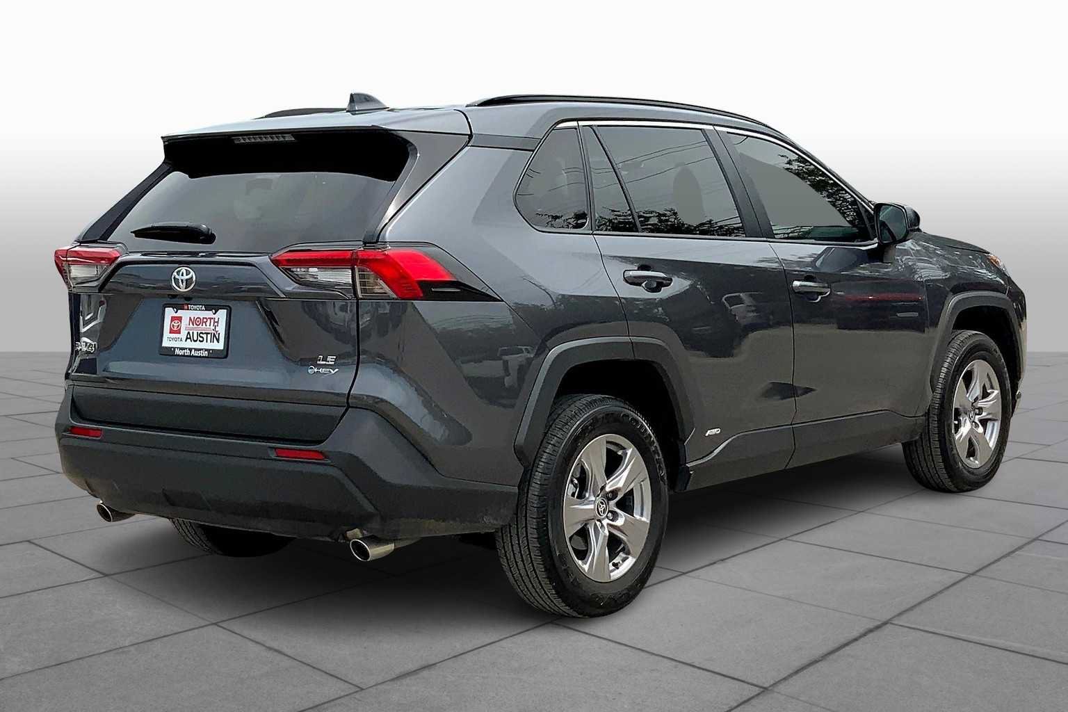 Used 2025 Toyota RAV4 LE AWD/4WD image 13
