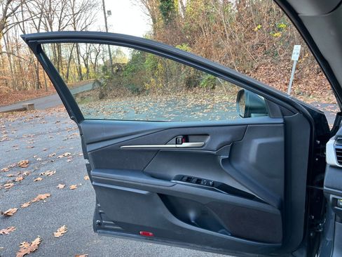 Used 2025 Toyota Camry LE image 18