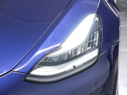 Used 2018 Tesla Model 3 RWD image 10