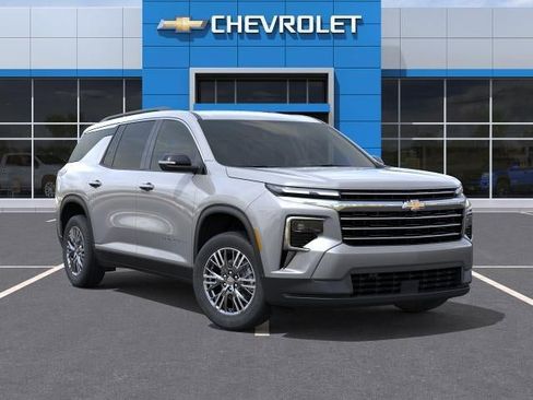 New 2026 Chevrolet Traverse LT w/ Driver Confidence Package AWD/4WD image 7