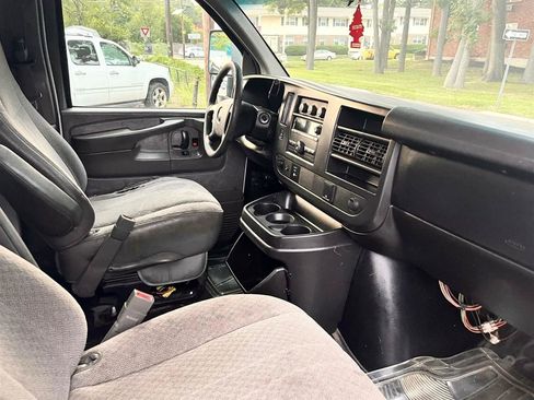 Used 2015 GMC Savana 3500 RWD image 3