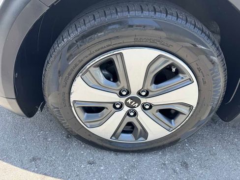 Used 2020 Kia Niro LX image 7